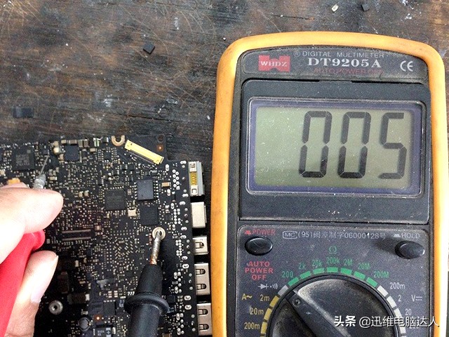 苹果笔记本a1706黑屏维修费用,苹果a1534笔记本死机不开机