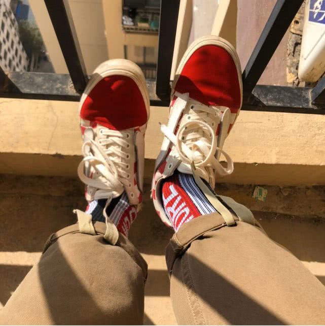 珍惜你的女孩和Vans