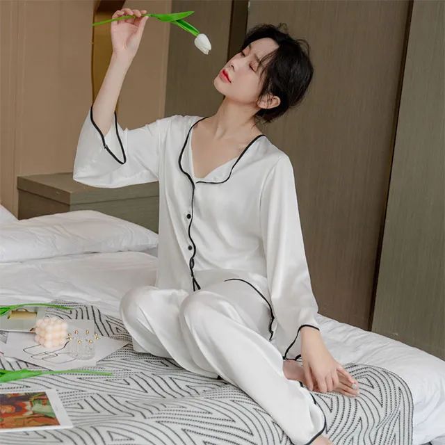 夏天穿的冰丝睡衣,精致的女人有件睡衣