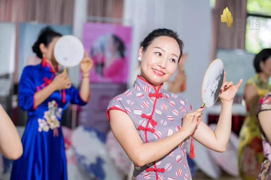 女性气质礼仪培训班,优雅仪态培训报名