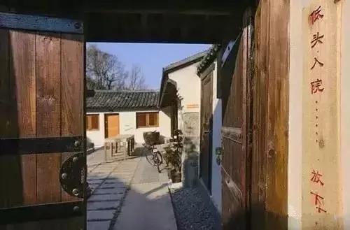 推开窗见大海的民宿榜单,推开窗能看到海的房子