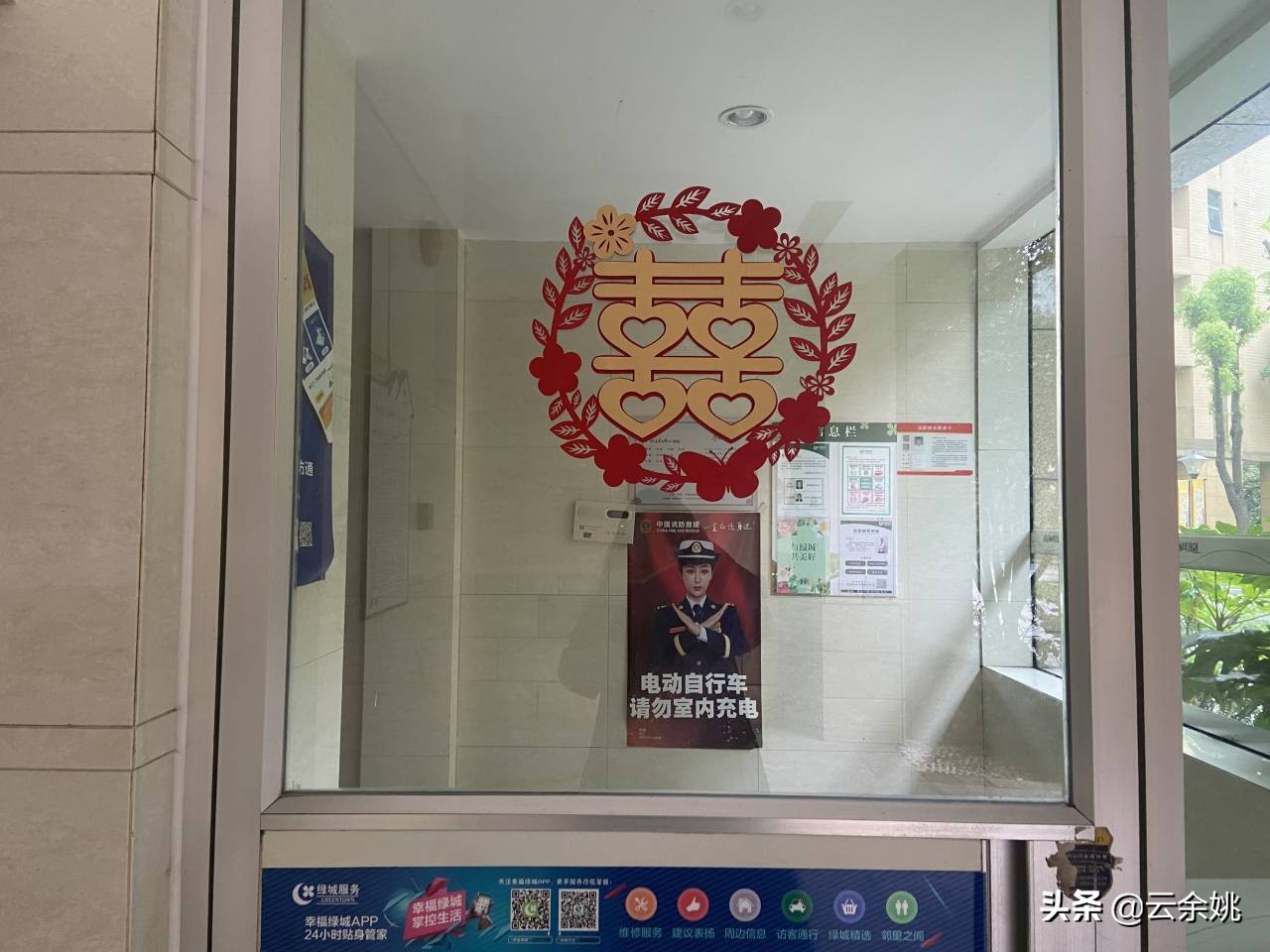 电梯放喜糖收获邻居祝福,电梯内备喜糖邻居留言祝福