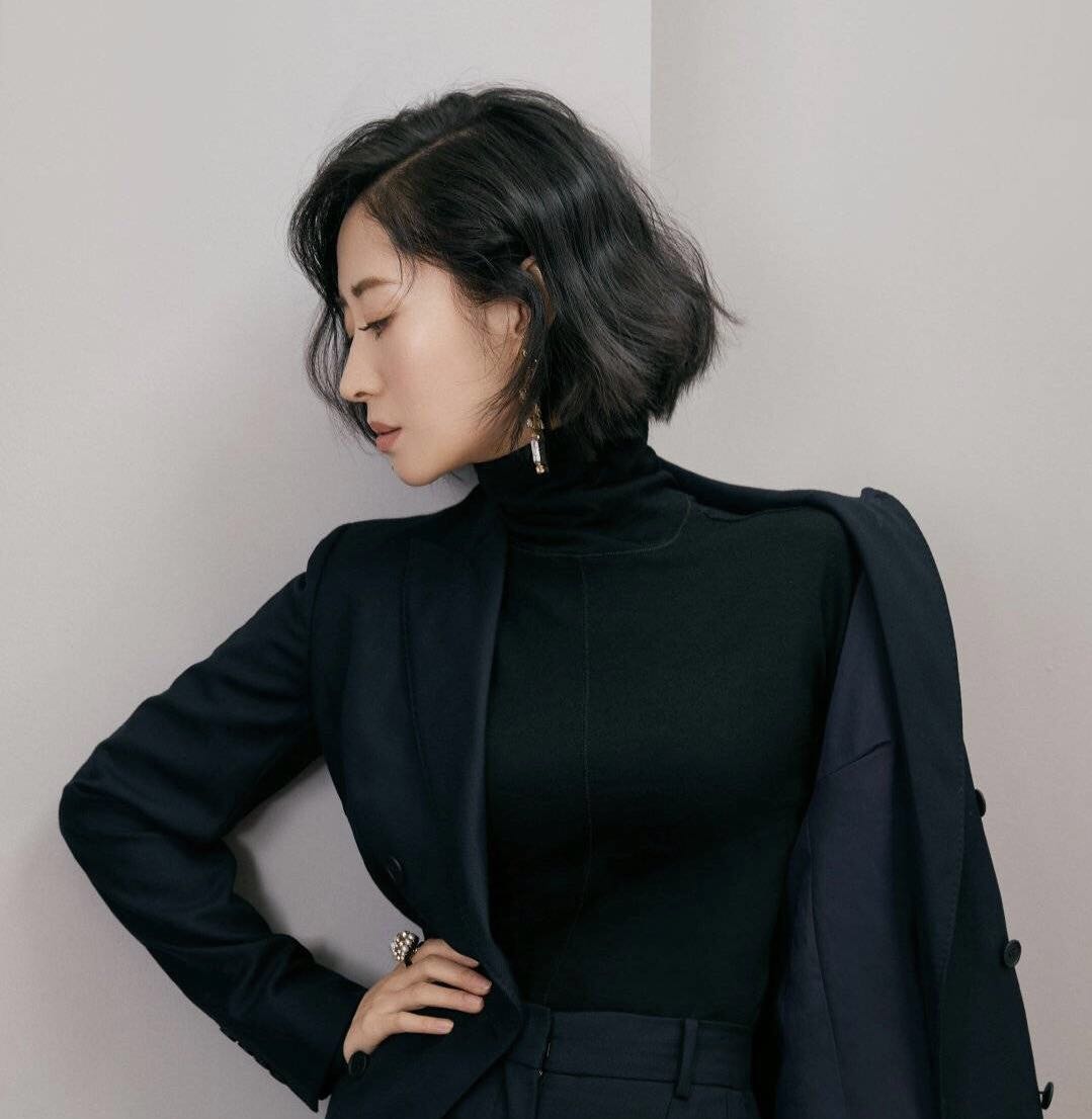 事业高峰结婚息影,37岁离异,40岁翻红演艺圈:找回自我有多爽!