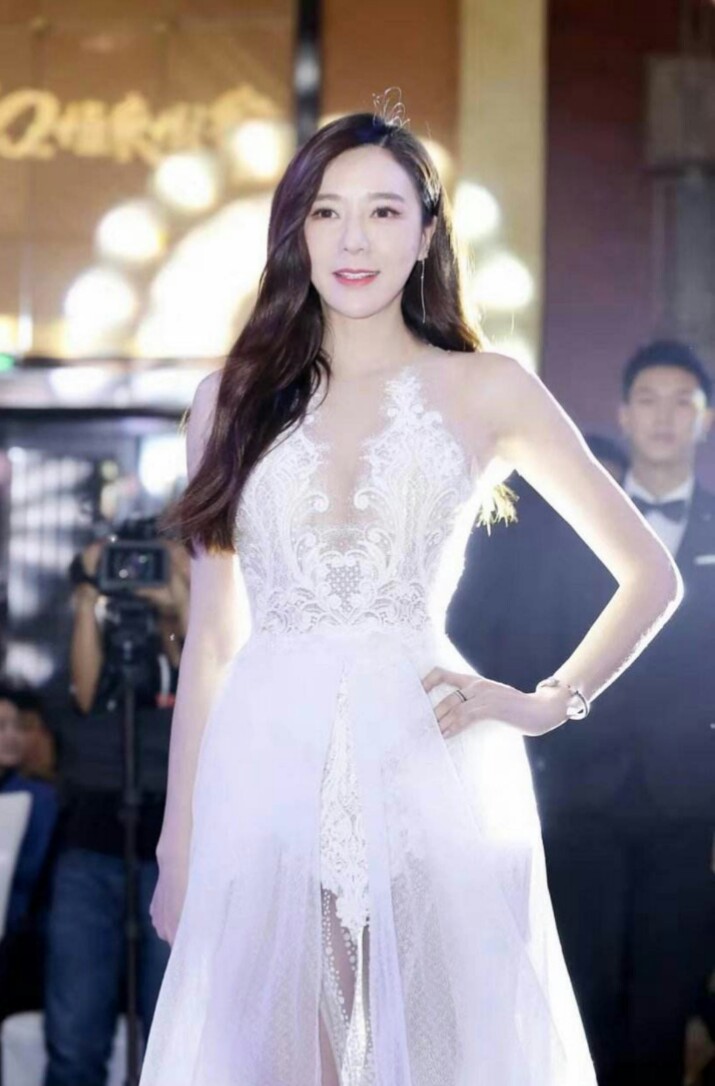 周韦彤最惊艳的衣服,周韦彤短发