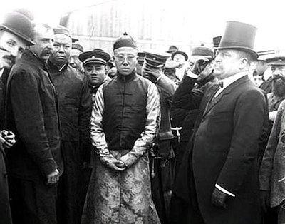 丫鬟嫁人夫人不舍，老爷：给做我二房，你们还是姐妹，不是更好？