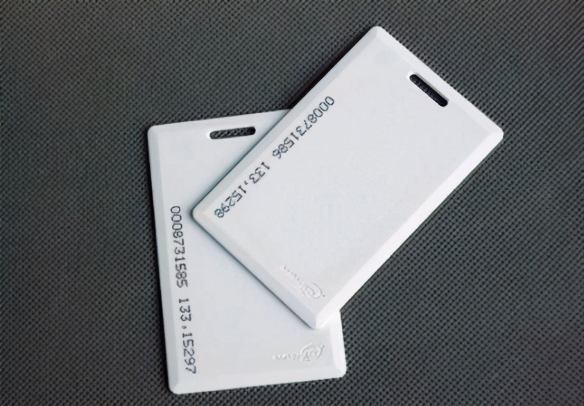 苹果的磁吸会让卡片消磁吗,iphone磁吸时间长了会消磁吗