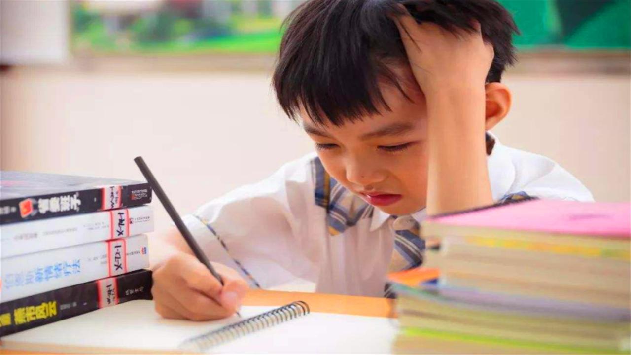 3岁背唐诗有什么好处,3岁多孩子背诗怎么教都不会