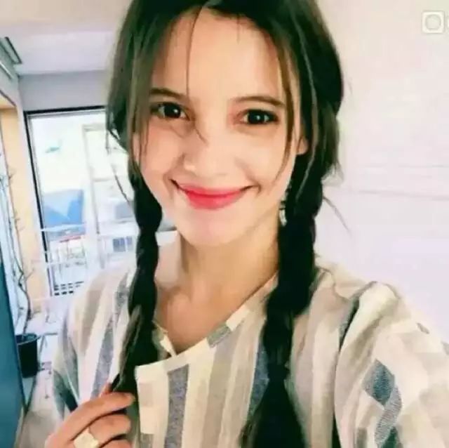 丸子头不好看视频展示,丸子头真的绝了蓬松又可爱