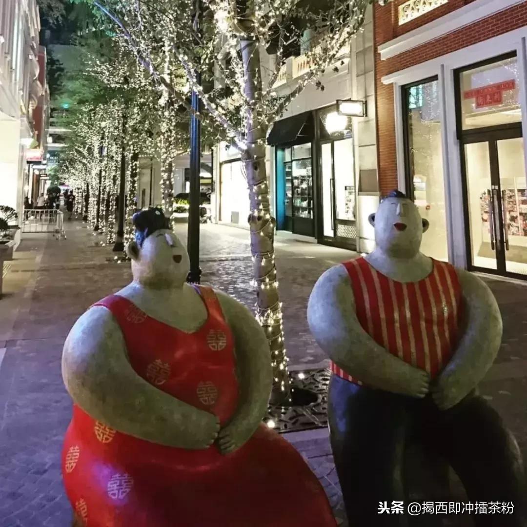 过分美丽！圣诞灯饰点亮香港：泰迪熊、比卡超、布丁狗陪你过圣诞