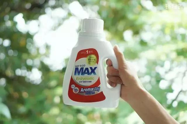 进口大牌洗衣液，天然酵素配方，顽固污渍轻松洗净，连香水都省了