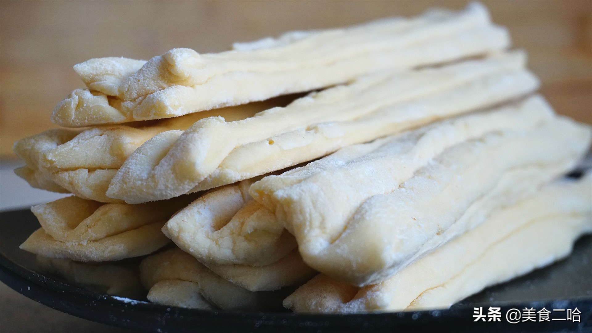 做速冻油条怎么做才能蓬松酥脆,油条的做法和配方酥脆蓬松早餐店