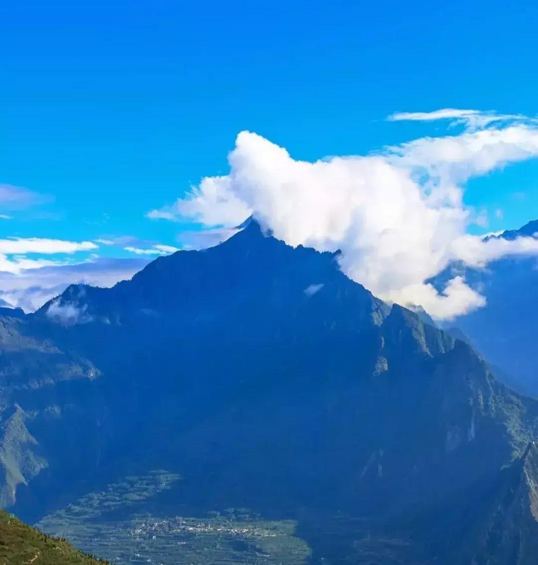 有一个地方，只有我们知道，此生不来会有遗憾仙境般的浮云牧场