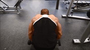 三角肌肩膀训练方法,怎么锻炼肩膀三角肌