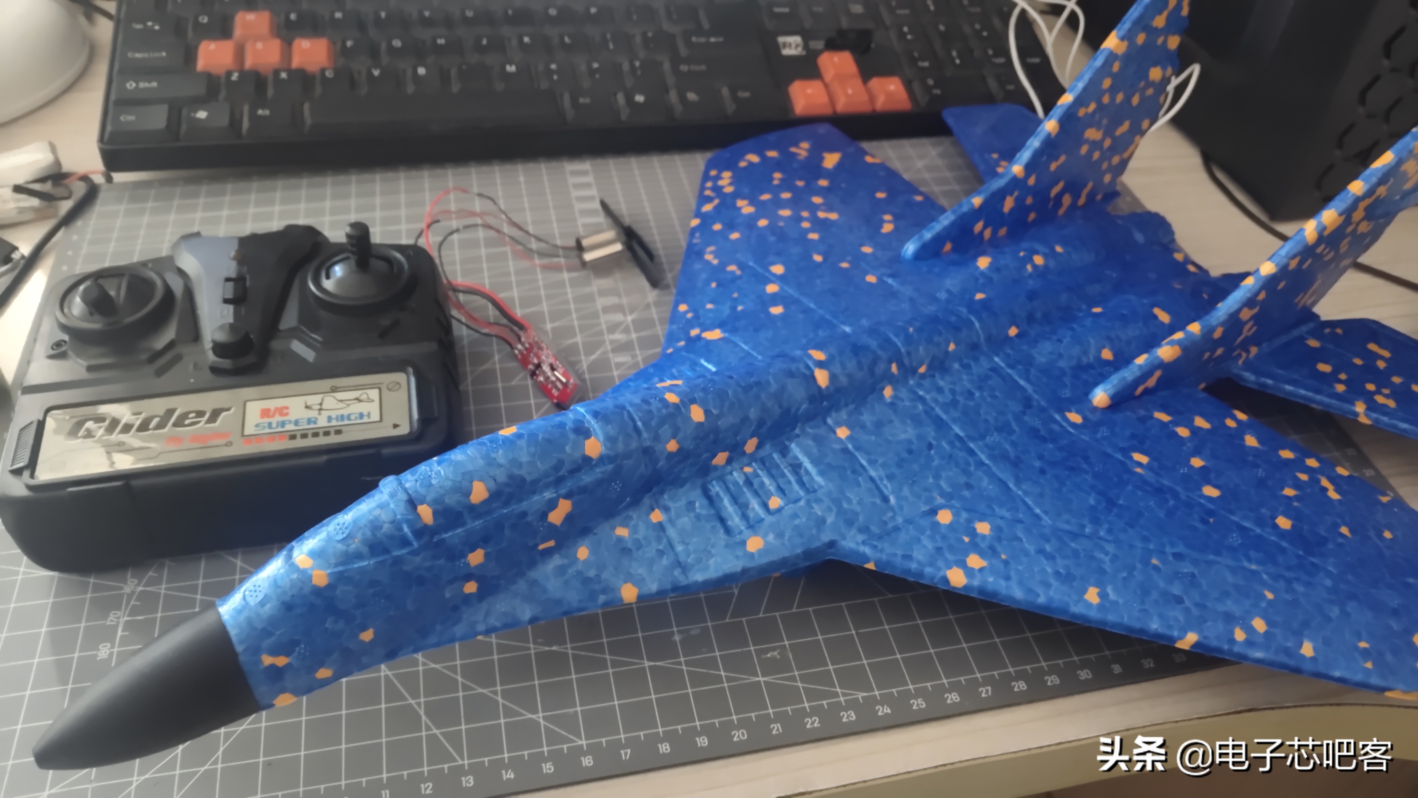 固定翼飞机遥控器坏了,遥控飞机遥控器坏了怎么修