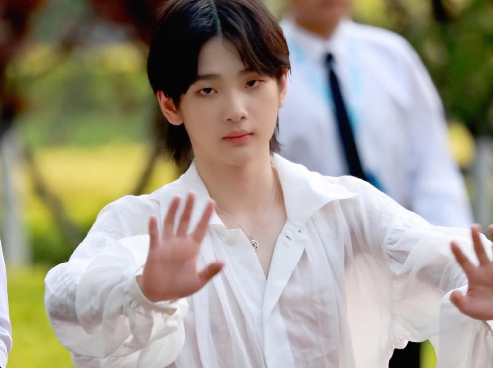 周震南双眼皮视频完整,周震南齐刘海发型