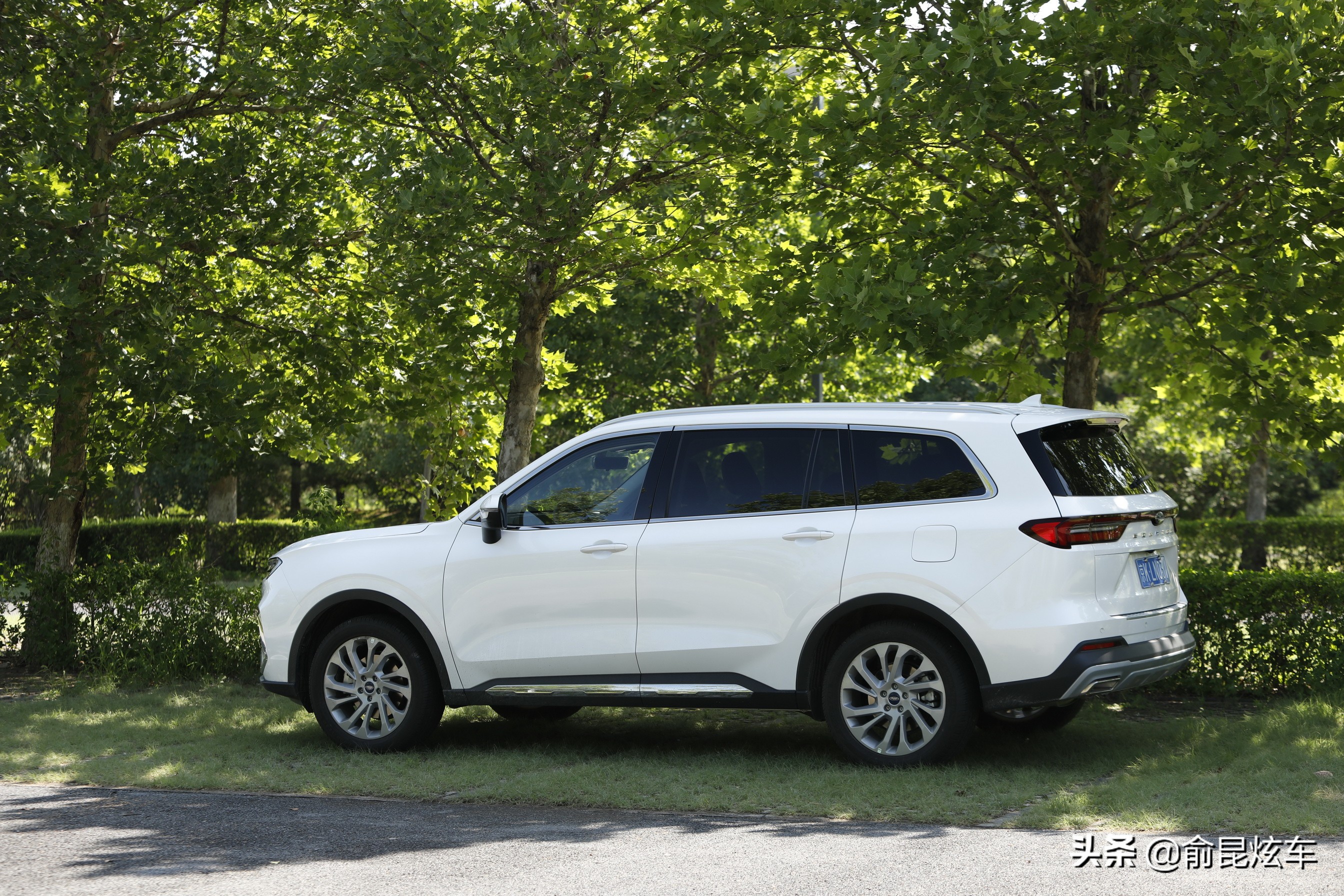 福特领裕6座尊领型评测,江铃福特领裕五座空间实测