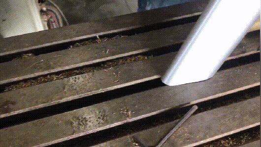 工厂地面大量灰尘怎么扫干净,车间地面脏怎么快速清理