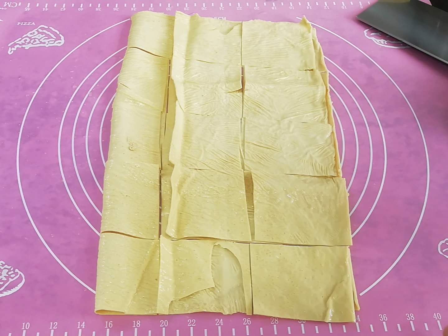 想吃辣条不用买教你在家制作辣条,只要你想吃辣条就能做出各种味道