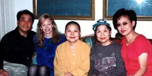 李娜从一代歌后到削发为尼,李娜从一代歌后去哪了