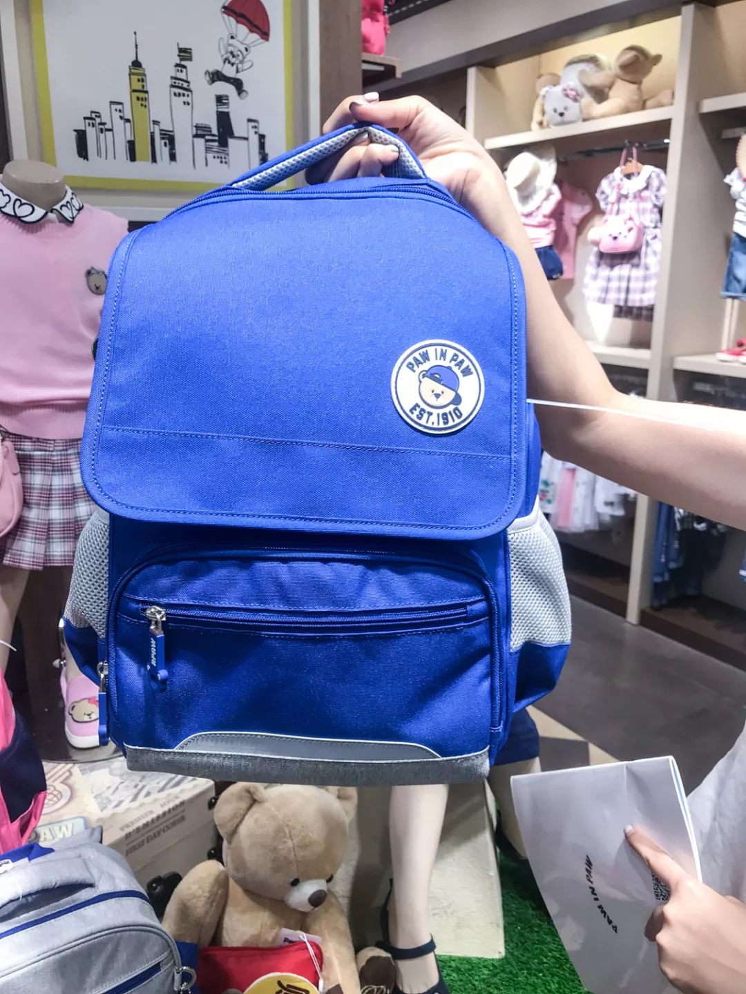 200-500儿童书包,儿童书包买轻便的还是减压的好