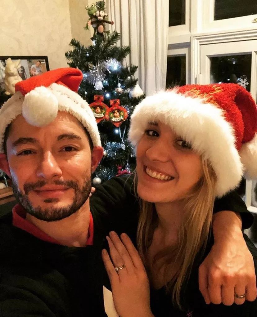 一对男女互换性别,一见钟情后生儿育女:有爱,性别有什么关系?