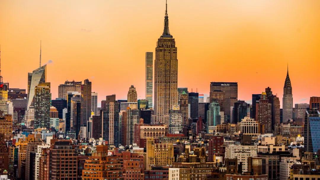 草间弥生：92岁的艺术怪婆婆，靠波点年入7亿，人生坎坷令人发指