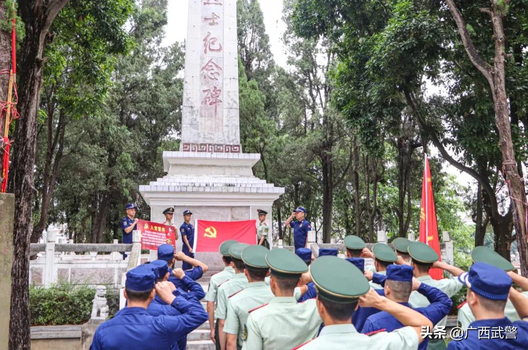 橄榄绿+火焰蓝?嗯,是相得益彰的感觉!