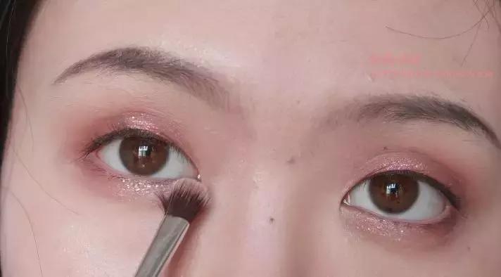 夏日草莓沙冰妆容化妆教程 (冰沙日常妆)