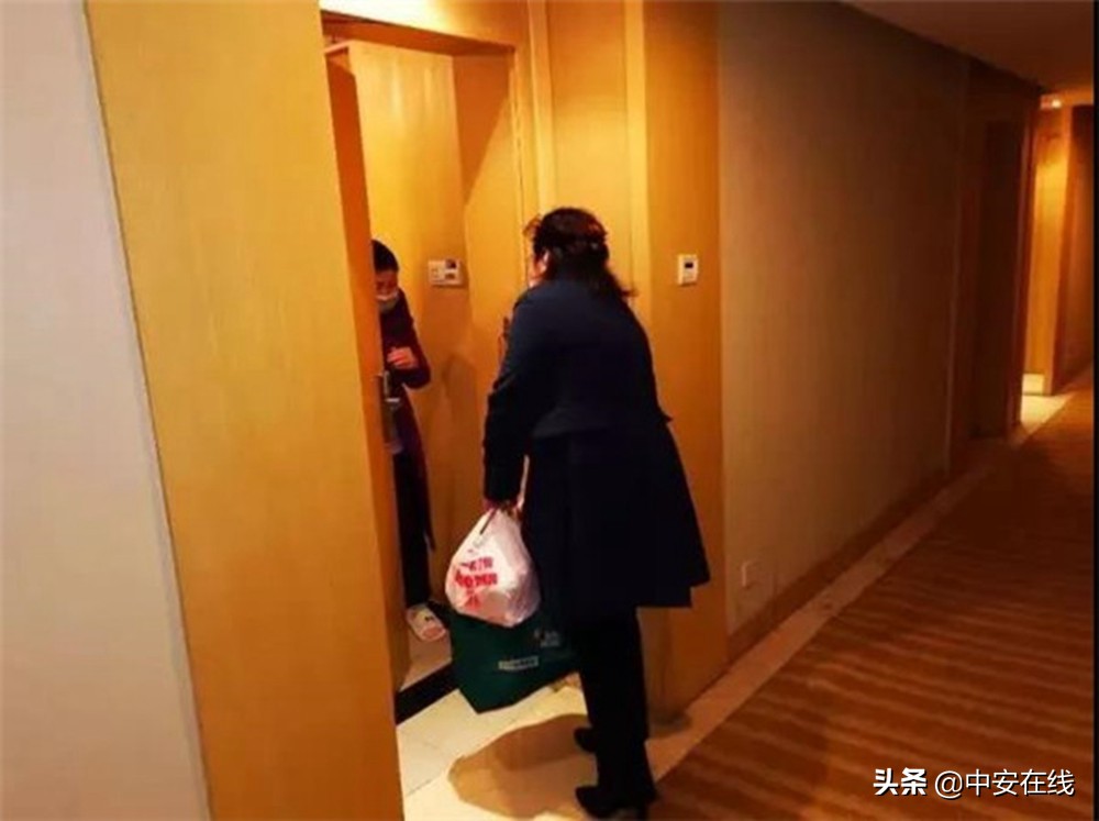 疫情期间邻里互助暖心故事,守望相助邻里和谐暖人心