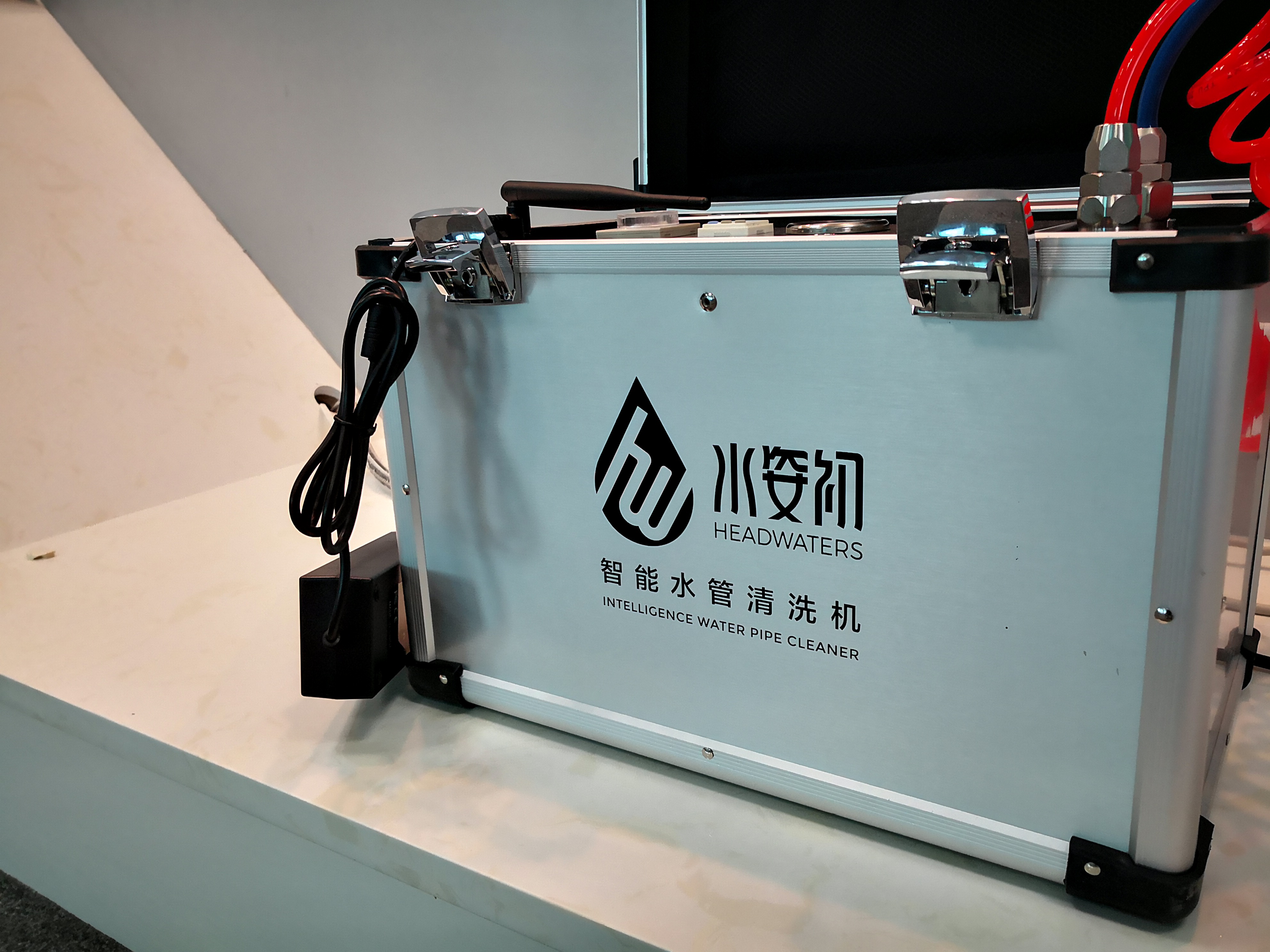 如何快速清洗洗衣机进水管青苔,家里的水桶有青苔应该怎么清洗