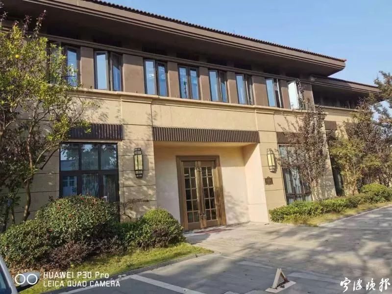 女子丰胸花了80万,女子丰胸花费几十万