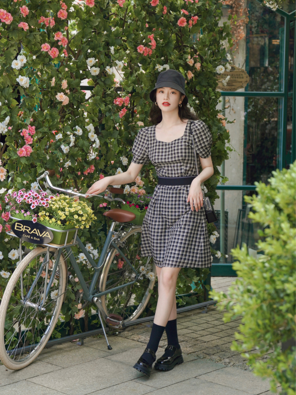 30多岁女人穿的裙子好看一点的,30岁女人穿连衣裙好看