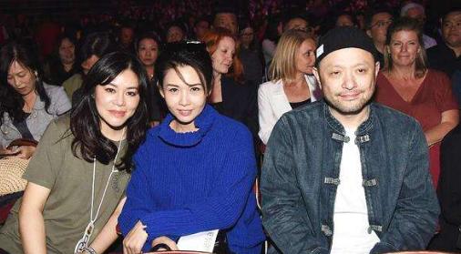 他“卖水货”起家，靠老婆上市身家10亿，修一栋5层车库专放豪车