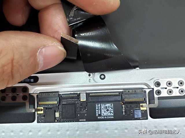 a1466进系统死机,苹果a1466花屏死机