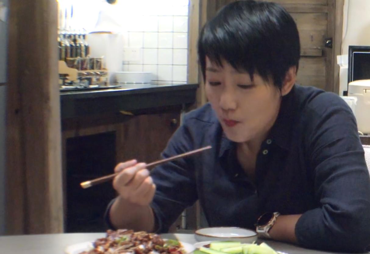 20岁嫁给于谦,做了20年的全职太太,大哥背后的女人真苦