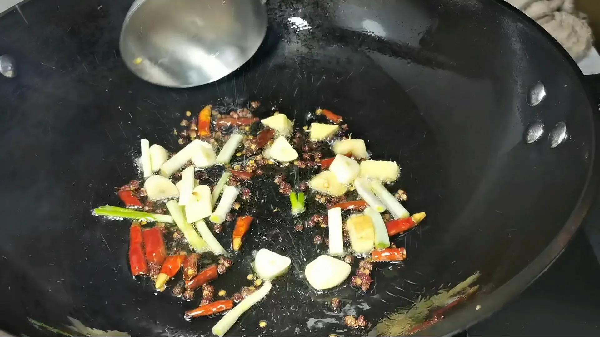 正宗红烧鸡头开袋即食,8元一斤炸鸡头