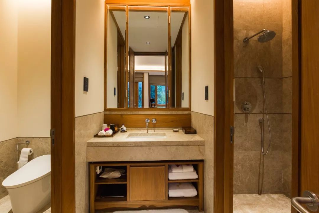 黄果树柏联温泉酒店是几星级酒店,黄果树柏联酒店在景区内怎么进去