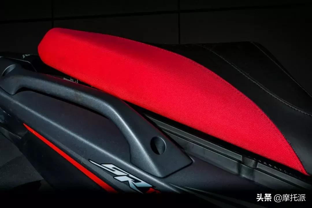 这是一辆让人爱恨交加的大踏板，阿普利亚SRMAX300综合测评-上