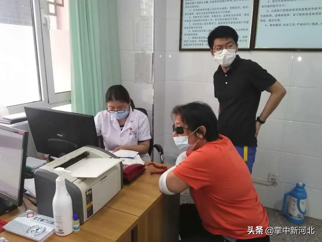 眼科爱眼日护眼宣传照片,开展爱眼护眼义诊活动