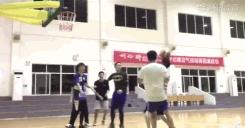 鹿晗原地起跳摸高,鹿晗踢球动作