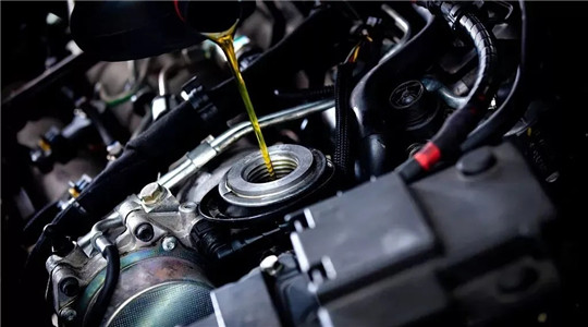 嘉实多真假机油一招识破,辨别嘉实多机油真假最有效的方法