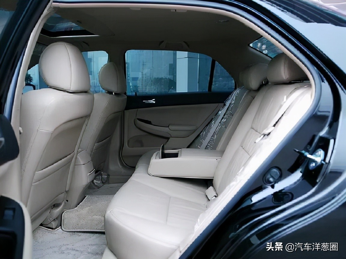 外观高端大气内饰空间豪华舒适,外观不输雅阁