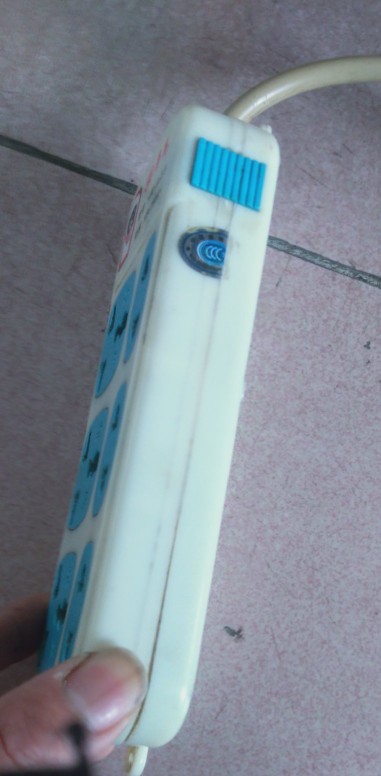 带开关灯头插座里面构造,四方形插座按钮内部构造