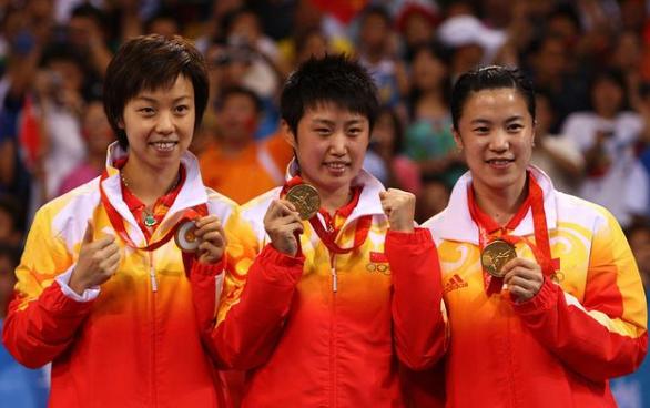 乒乓运动员王楠现在状况,世界冠军王楠患癌后丈夫不离不弃