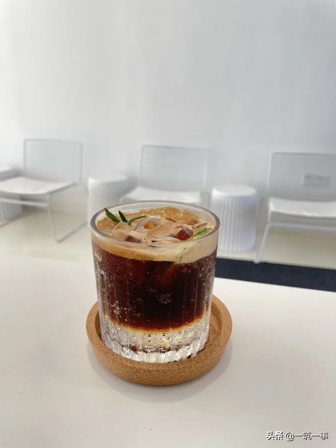 三亚郊外的海边社区,这里藏着“流量密码”还是另一种生活?