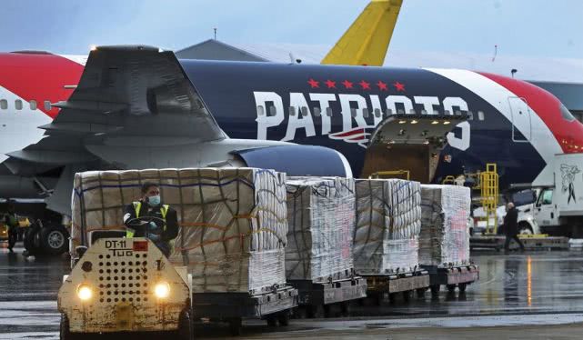 不满美国联邦政府高价货,麻省州长自找门路从中国购买口罩