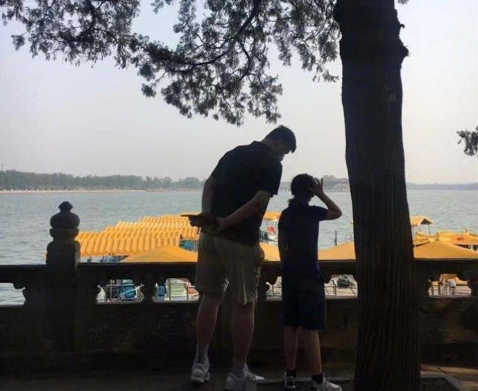 姚明七岁多高,姚明一家五口被偶遇身高瞩目
