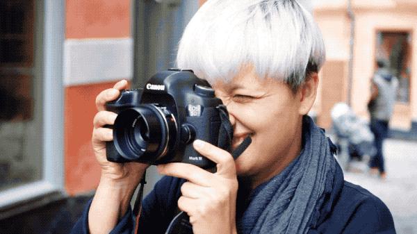 她拍了2000位美女，打*网破**红脸审美：这样的美人，流水线生产不出