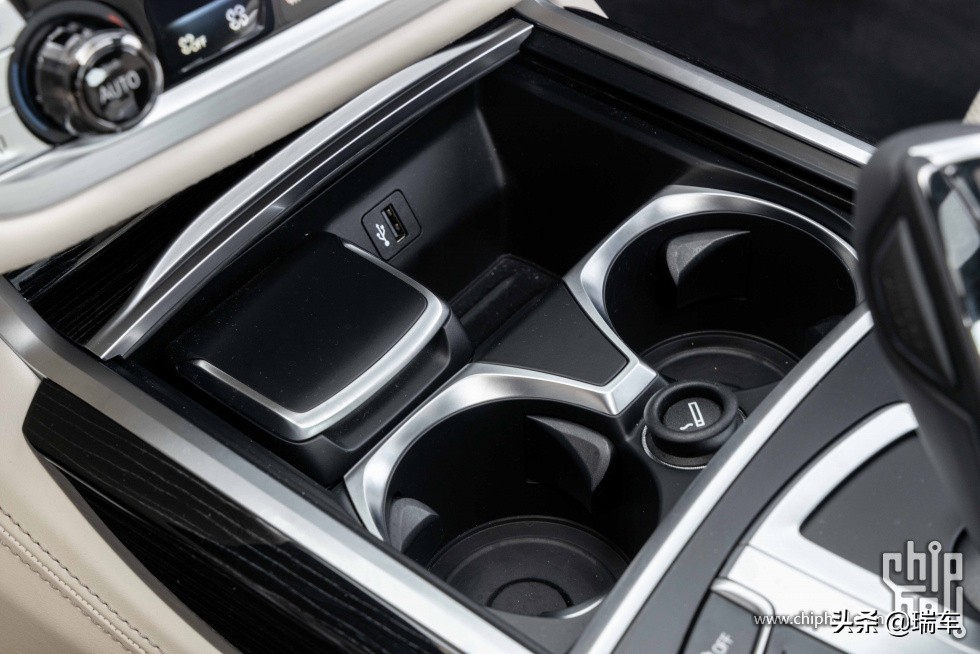 新款宝马m760liv12曜影特别版,宝马的v12