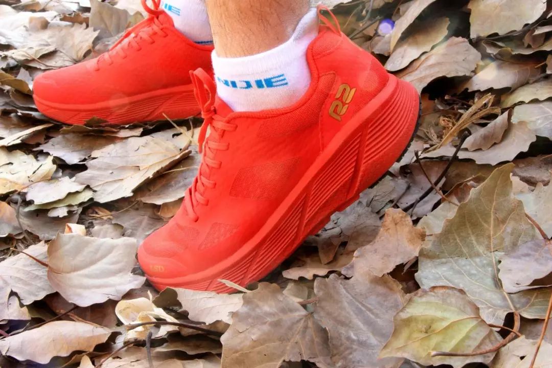 长距离跑步首选，为你的跑步增色：R2赤道LSD跑鞋评测